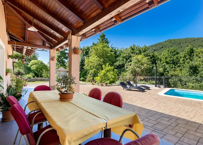 2 Bedroom Gorgeous In *