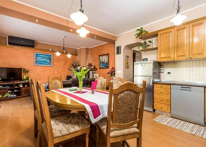 2 Bedroom Gorgeous In * Veli Brgud
