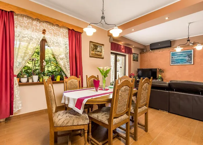 2 Bedroom Gorgeous In *