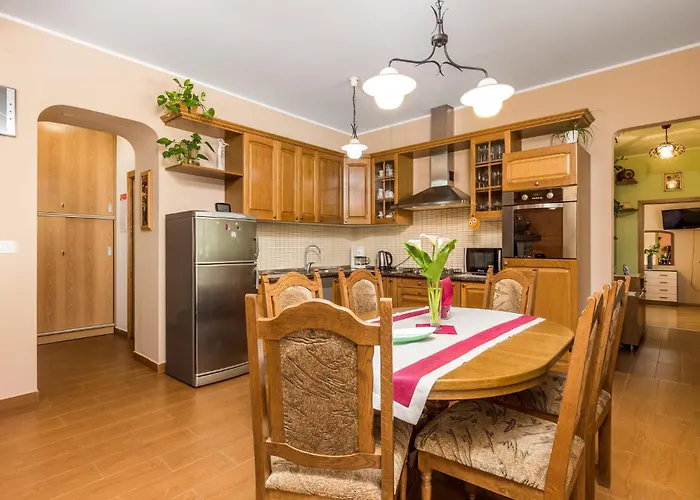2 Bedroom Gorgeous In Сasa de vacaciones Veli Brgud